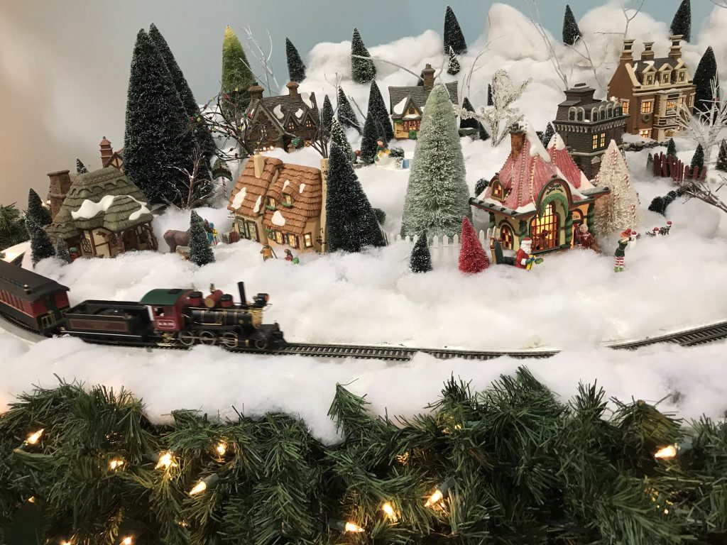 Free Christmas Train Display! Entertrainment Junction